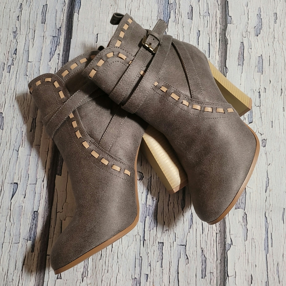 Venus Wrap Stitch Detail Booties Women's Size 9.5
